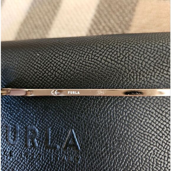 Stylish Geometric Sunglasses with Black and Silver Accents Like New Cond… - Picture 3 of 4